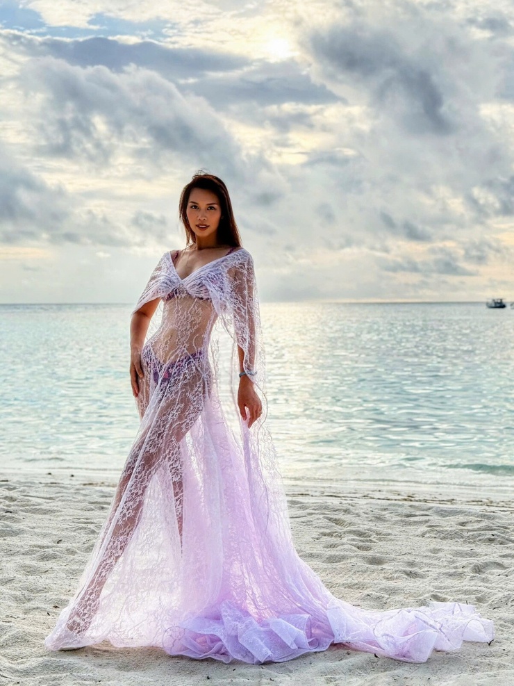 Loạt xiêm y khoe dáng bốc lửa của Hà Anh ở Maldives - 2