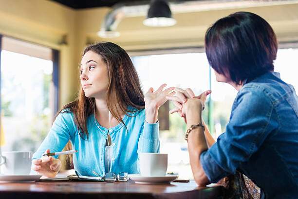 Trong các mối quan hệ, đôi khi sự thân thiết quá mức khiến ranh giới giữa yêu thương và xem nhẹ bị xóa nhòa. Biết giữ khoảng cách phù hợp là cách để mỗi người gìn giữ sự tôn trọng dành cho nhau. Ảnh minh họa