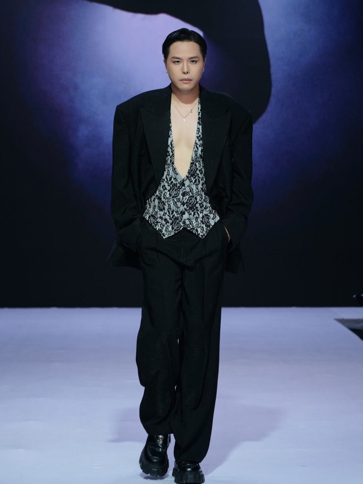 Trịnh Thăng Bình, 14 Casper trổ tài catwalk - 2
