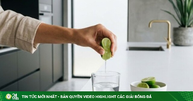 Uống nước chanh vào buổi sáng khi bụng đói: Lợi ích và rủi ro gì?