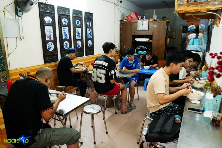 Quán phở Hà Nội 23.000 đồng một bát, 7 năm không tăng giá - 9
