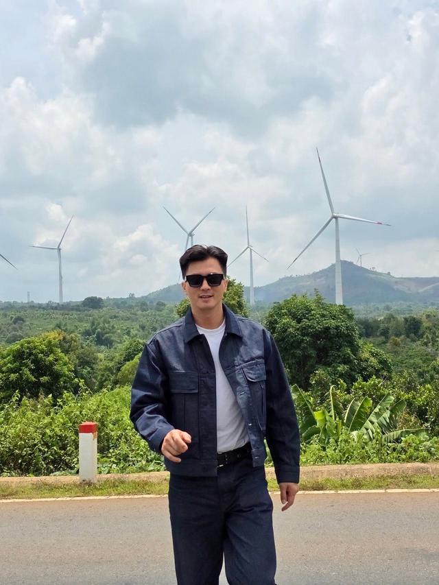 Nam diễn viên khi quay phim ở Tây Nguyên.