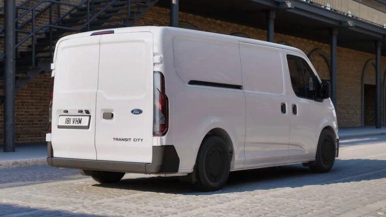 Transit City có chiều dài từ 4.985 đến 5.285 mm, thuộc nhóm xe thương mại cỡ trung.