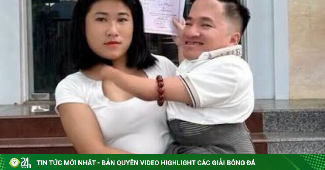Cô gái 18 tuổi bế chồng sắp cưới nặng hơn 20kg đi đăng ký kết hôn, chuyện tình chạm đến trái tim nhiều người