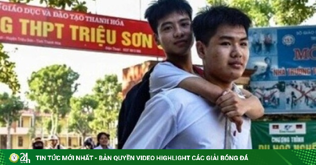 Nam sinh cõng bạn đi học 10 năm liền đã tốt nghiệp bác sĩ Y khoa