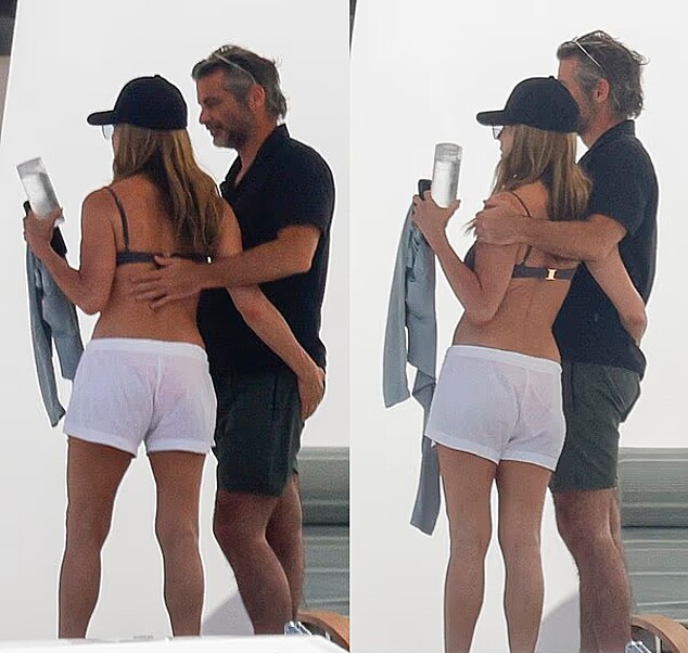 Jennifer Aniston hôn đắm đuối bạn trai trên du thuyền - 2