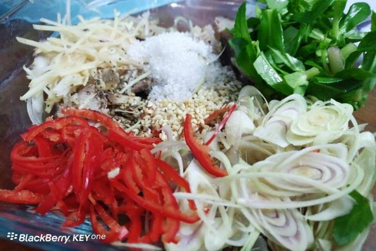 Trước ăn 10 phút mới trộn với nước cốt chanh