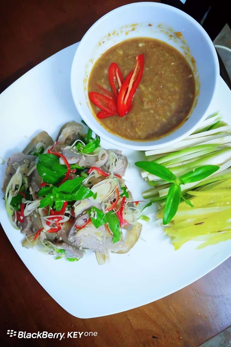 Thịt bê chín vừa, không khô.