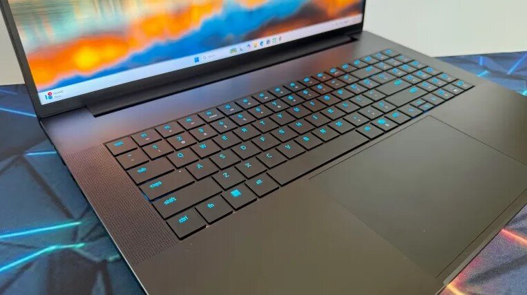 Bàn phím Razer Blade 18.
