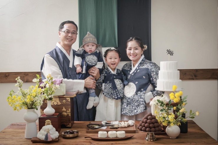 Sau 13 năm bên nhau, trải qua nhiều thăng trầm, chị Nương có một gia đình trọn vẹn, hạnh phúc