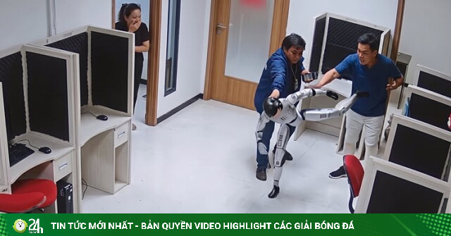 Xôn xao clip robot "tung cước" tấn công nhân viên văn phòng ngay trong ngày đầu đi làm