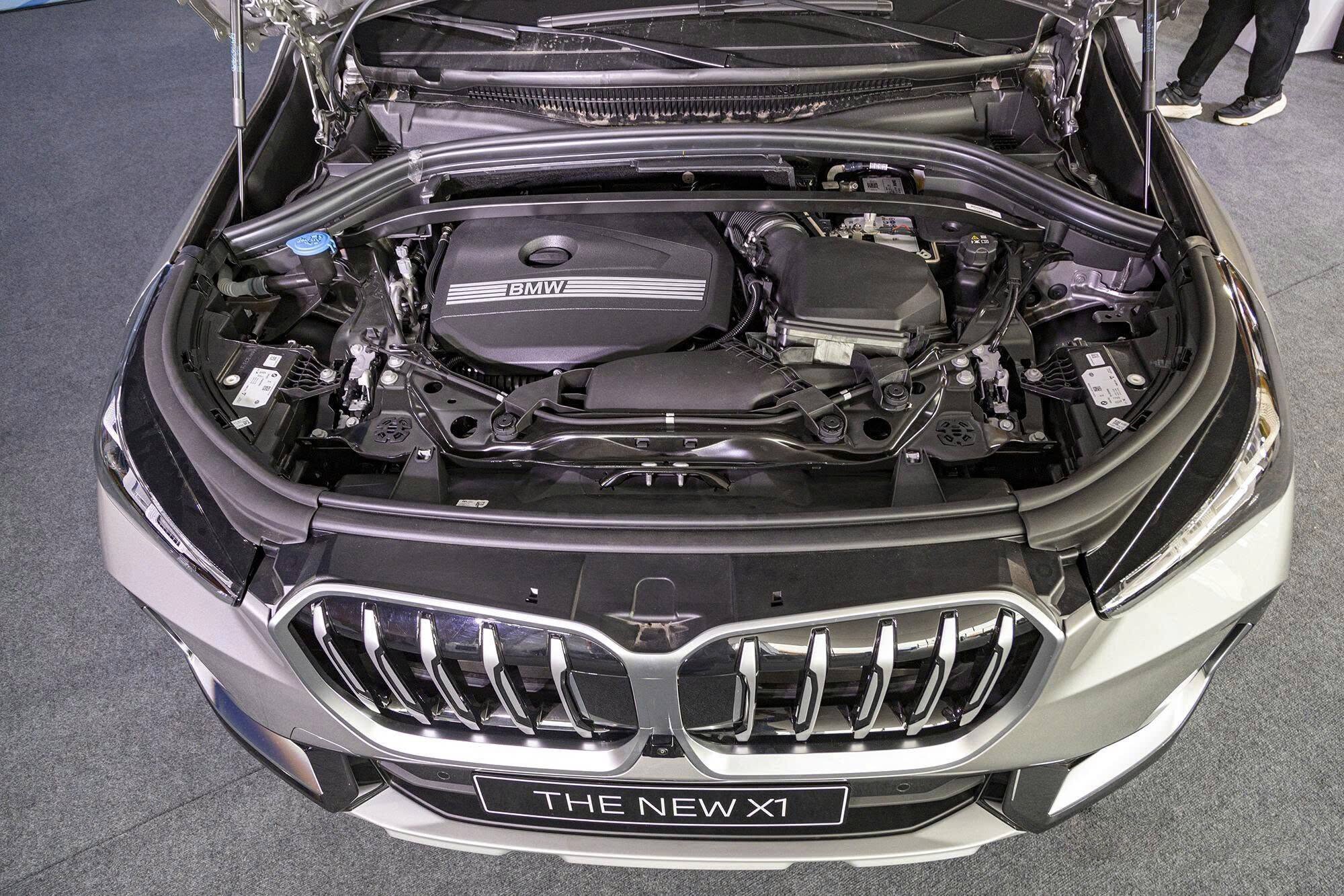 Xe trang bị hộp số tự động 7 cấp, giúp xe tăng tốc từ 0 – 100 km/h trong 7,6 giây