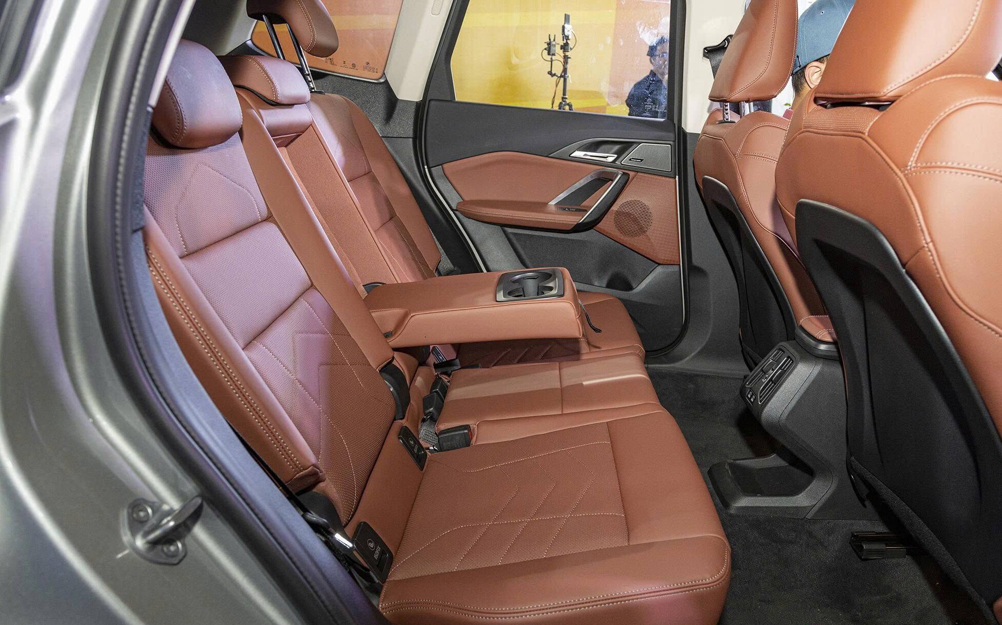 Không gian nội thất rộng rãi tiếp tục là một trong những ưu điểm nổi bật của BMW X1 hoàn toàn mới.