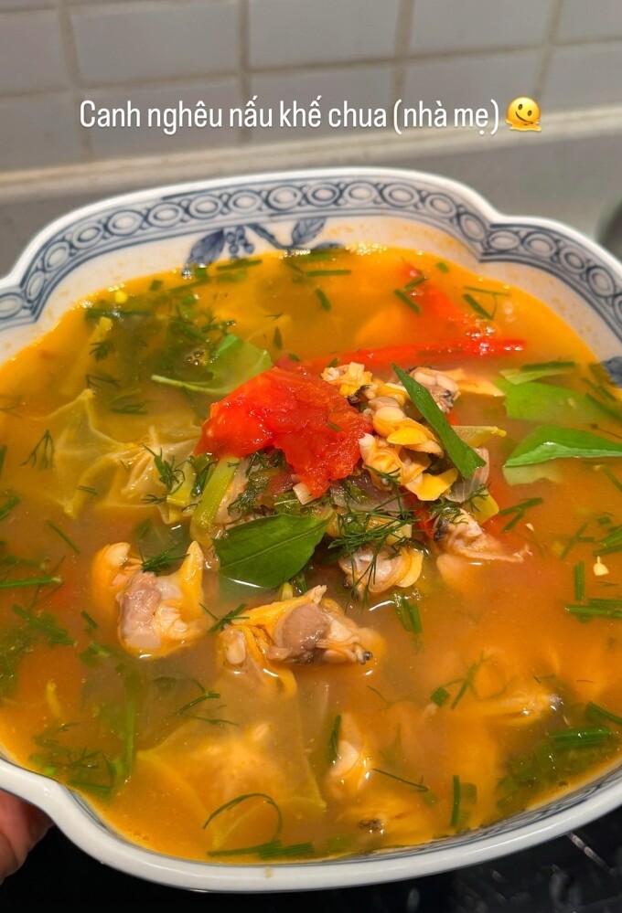 Tăng Thanh Hà làm bánh canh đãi chồng con dịp cuối tuần, có gì đặc biệt? - 11
