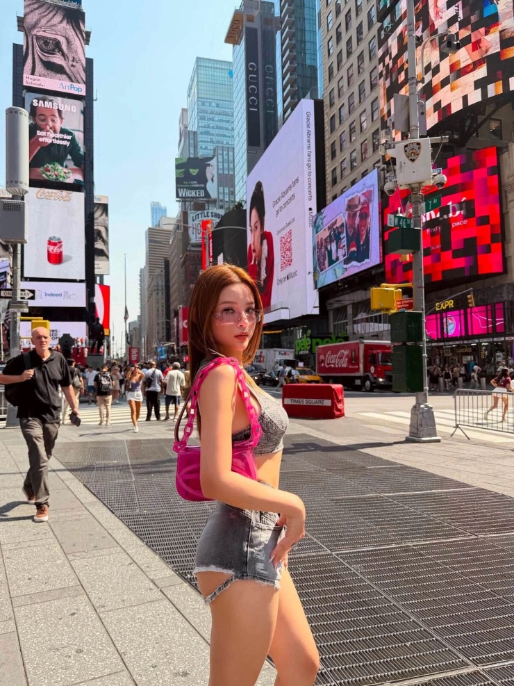 Huyền Baby 'ngày nào cũng mặc sexy' ở Mỹ - 7