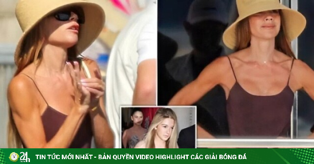 Victoria Beckham mặc váy giống con gái Harper