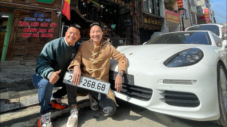 "Hiện tượng mạng" Huấn Hoa Hồng tặng biển số cho xe Porsche của Hải Sapa TV.