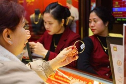 Giá vàng hôm nay 10/8: Vững vàng trên mốc 4.300 USD/ounce