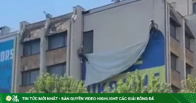 Cờ Ukraine bị gỡ bỏ ở trung tâm Pristina sau chuyến thăm Serbia của ông Zelensky
