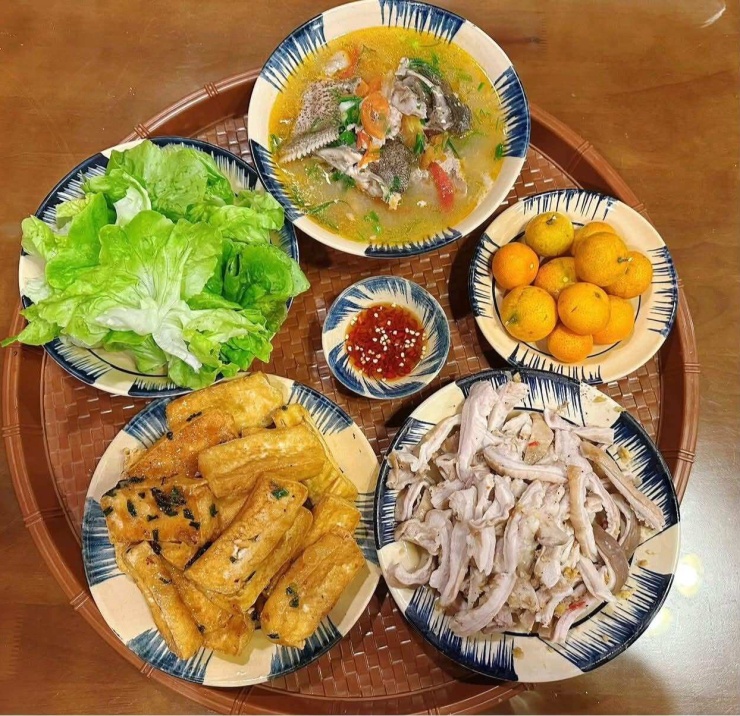 Đi làm về muộn, mẹ đảm Quảng Ninh nấu mâm cơm đủ món mỗi ngày - 4
