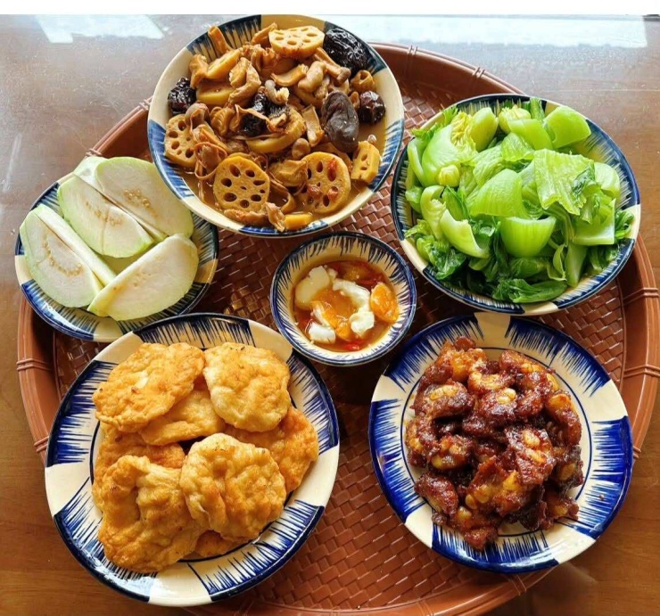 Đi làm về muộn, mẹ đảm Quảng Ninh nấu mâm cơm đủ món mỗi ngày - 8