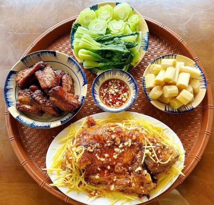 Đi làm về muộn, mẹ đảm Quảng Ninh nấu mâm cơm đủ món mỗi ngày - 6
