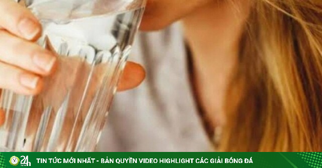 Người phụ nữ 33 tuổi nguy kịch vì mắc sai lầm này khi uống nước: 3 nguyên tắc uống nước không phải ai cũng biết