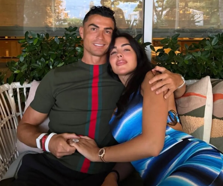 Những bóng hồng trong tình trường C. Ronaldo - 10