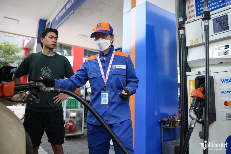 Giá xăng dầu trong nước được điều chỉnh giảm. Ảnh: Thạch Thảo
