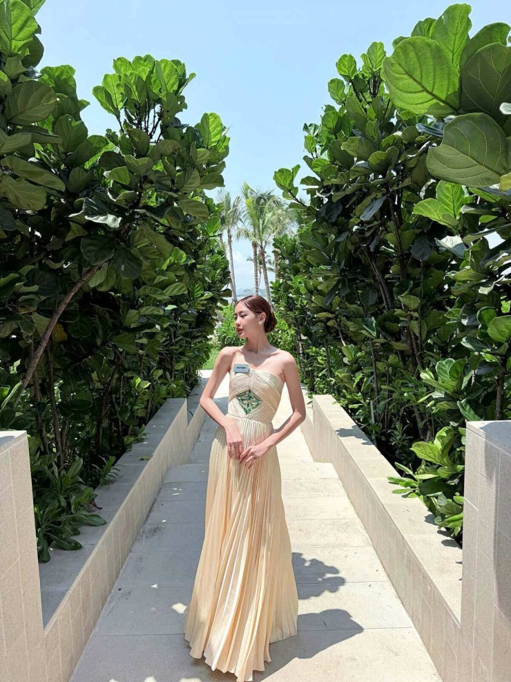 Bảo Ngọc diện váy đính 5.000 viên pha lê dự khai mạc Miss World - 4