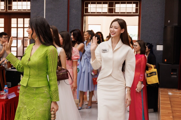 Bảo Ngọc diện váy đính 5.000 viên pha lê dự khai mạc Miss World - 5