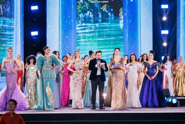 Bảo Ngọc diện váy đính 5.000 viên pha lê dự khai mạc Miss World - 9