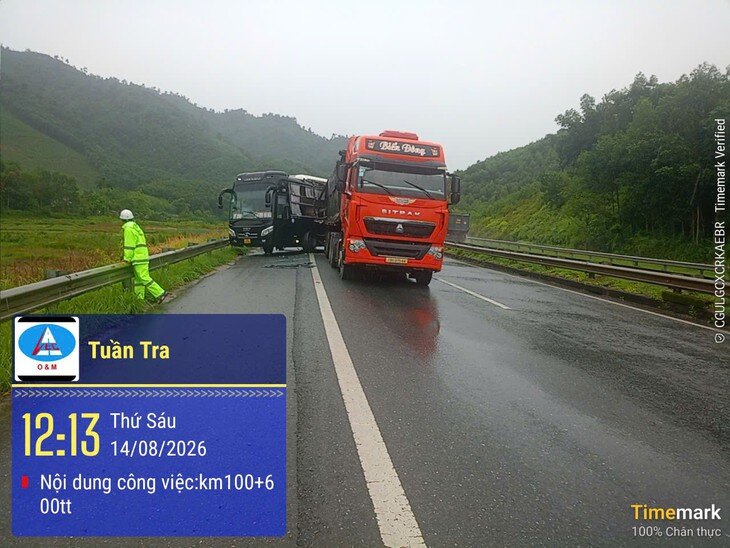 Chiều 14/8, nhiều vụ tai nạn xảy ra trên cao tốc Nội Bài - Lào Cai - 2
