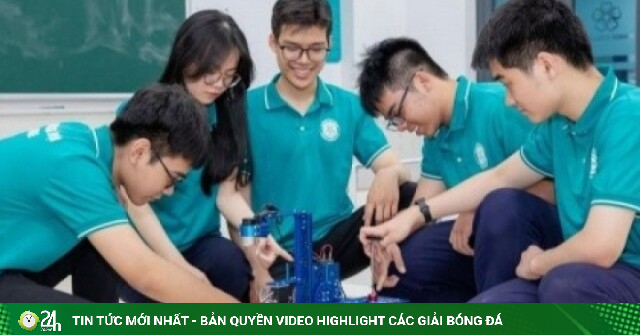 Học sinh phải học năm môn bắt buộc khi theo học chương trình Trung học nghề