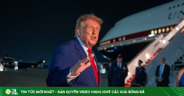 Ông Trump đưa theo ‘nhóm trung thành nhất’ khi bí mật rời Không lực Một