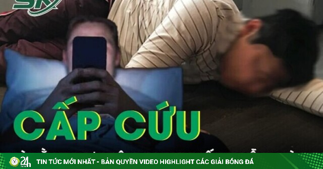 Nằm chơi điện thoại 5 tiếng/ngày, nam sinh 19 tuổi nhập viện vì cục máu đông