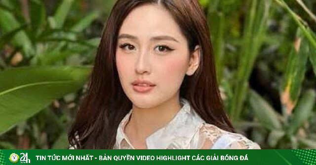 Ảnh sao 15/8: Mai Phương Thúy khoe dáng với áo xuyên thấu