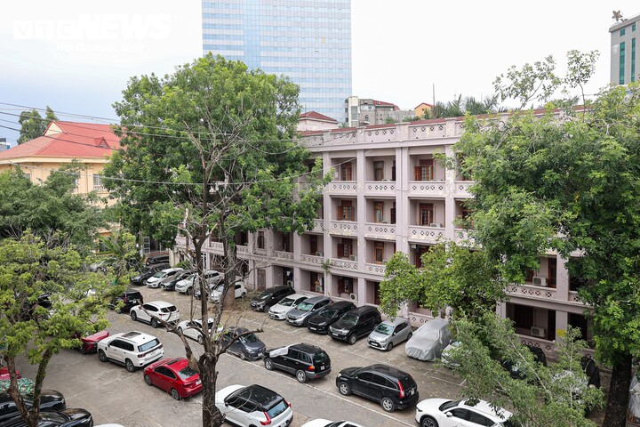 Theo phương án của liên danh, dự án dự kiến khởi công vào ngày 2/9/2026 và hoàn thành trong quý III hoặc quý IV/2030. Tuy nhiên, mốc thời gian này còn phụ thuộc vào quá trình xem xét, chấp thuận chủ trương đầu tư, quy hoạch cũng như các thủ tục pháp lý liên quan của cơ quan có thẩm quyền.