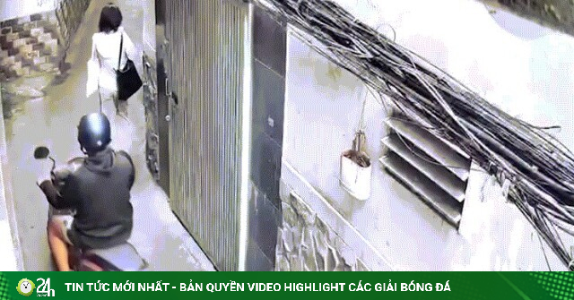 Clip: Giật điện thoại bất thành, tên cướp bỏ cả xe máy tháo chạy