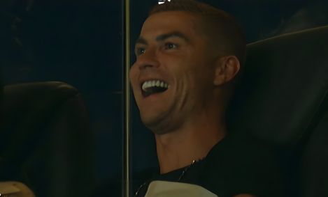 Ronaldo ăn mừng bàn thắng thứ 3 của Al Nassr