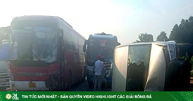 3 ô tô va chạm liên hoàn trên cao tốc Nội Bài - Lào Cai