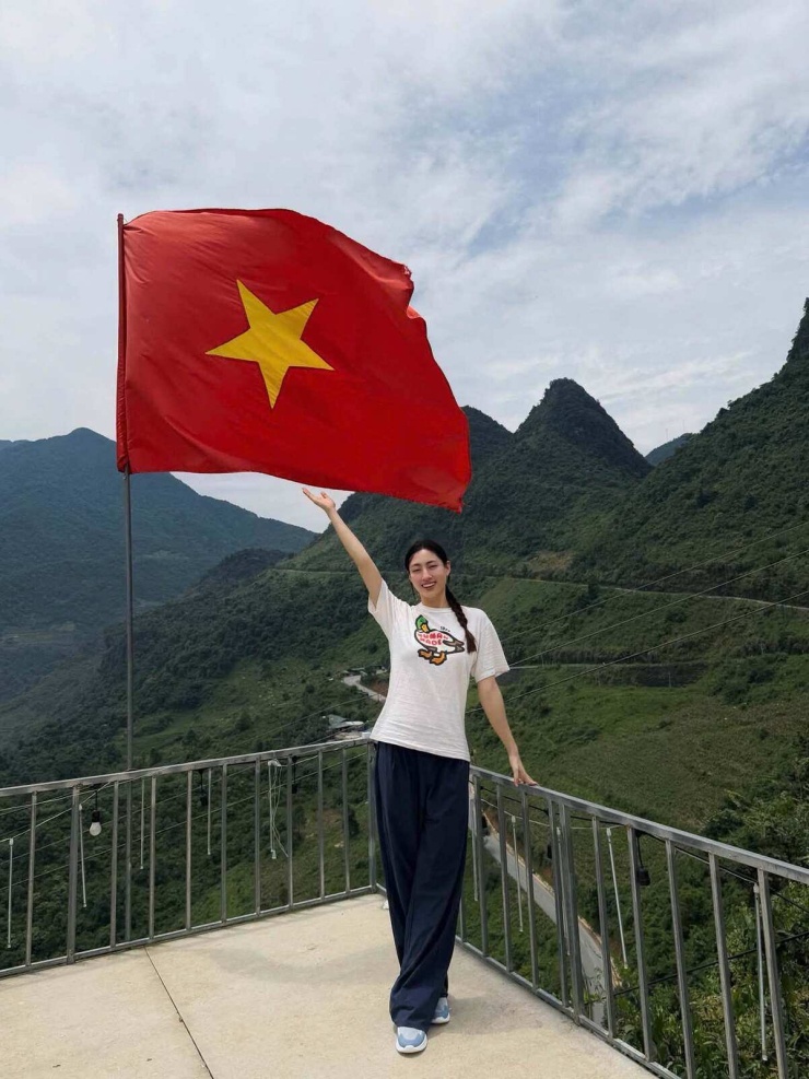 Ảnh sao 17/8: Lê Phương về Lâm Đồng thăm quê chồng - 4