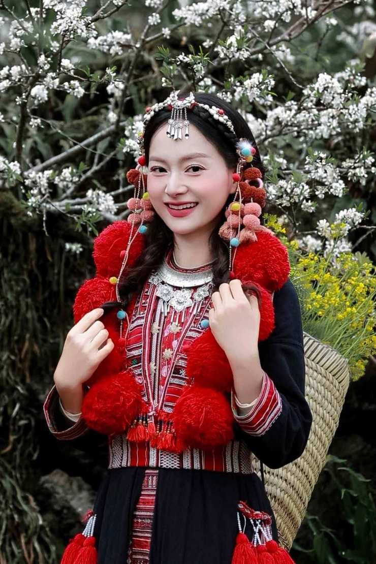 Ảnh sao 17/8: Lê Phương về Lâm Đồng thăm quê chồng - 10