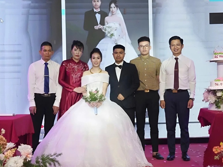 Chàng trai Gen Z trong đám cưới của cháu gái.