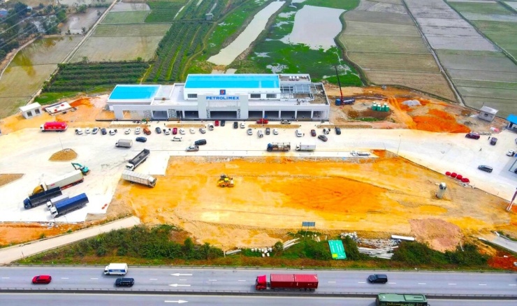 Theo quy định, trạm dừng nghỉ phải bố trí chỗ sạc xe điện, có thể cao hơn mức tối thiểu 10%.