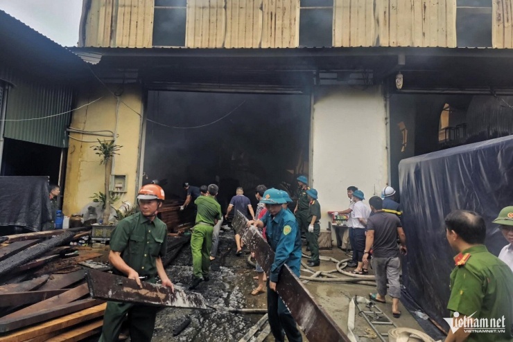 Phát hiện 3 thi thể nạn nhân - 7