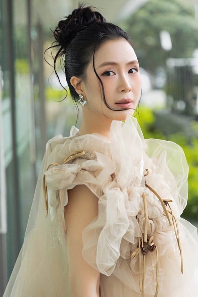 Hồng Diễm ở tuổi 43 - 5