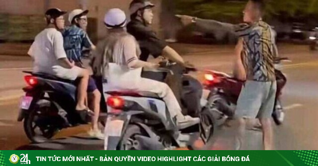 Xác minh vụ thanh niên xăm trổ hành hung người trên phố Hà Nội