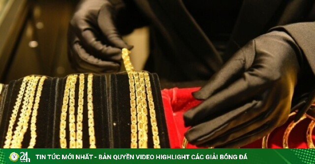 Giá vàng hôm nay 20/8: Tăng dựng đứng, vượt 4.520 USD/ounce