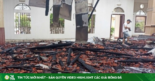 Cận cảnh vụ cháy nhà thờ ở Ninh Bình, công an khám nghiệm hiện trường